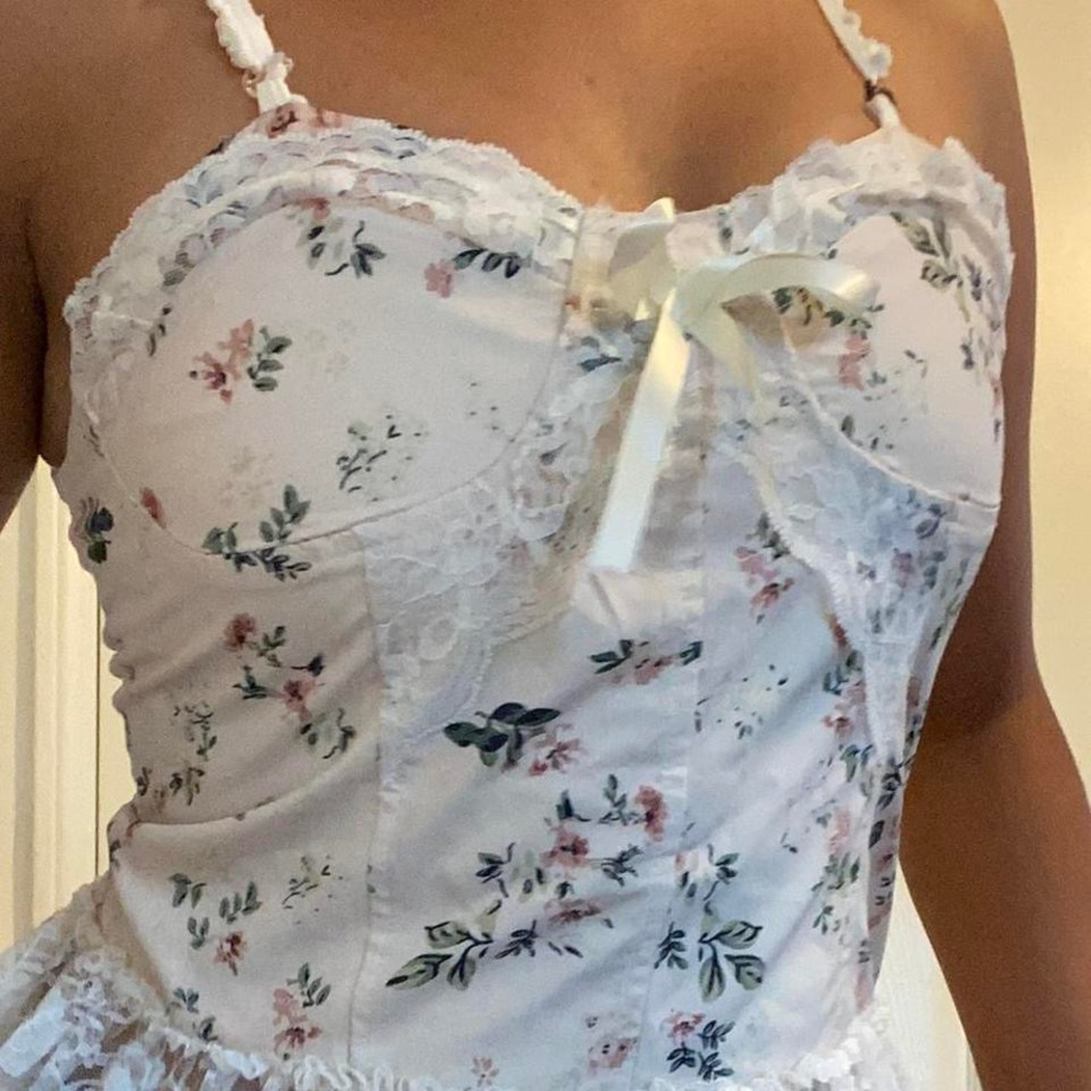 coquette floral lace corset cami from cider 🦢💗